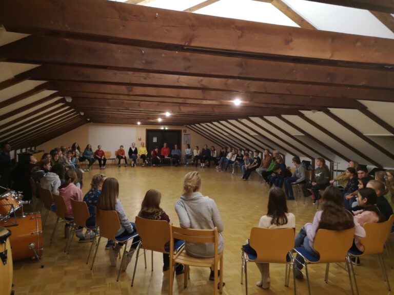 Mehr über den Artikel erfahren Vokalini, Young Voices und YoungStars auf Probenfahrt in Hitzacker