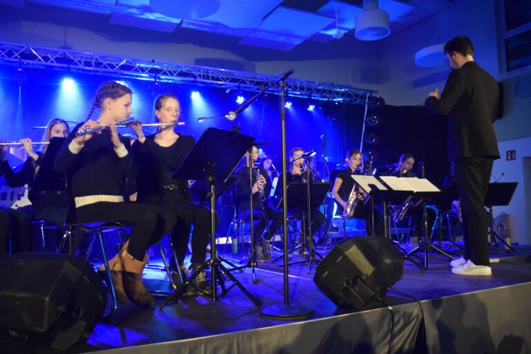 Mehr über den Artikel erfahren Von Jazz bis Rock – die Bigbands des Höltys glänzen in allen Bereichen