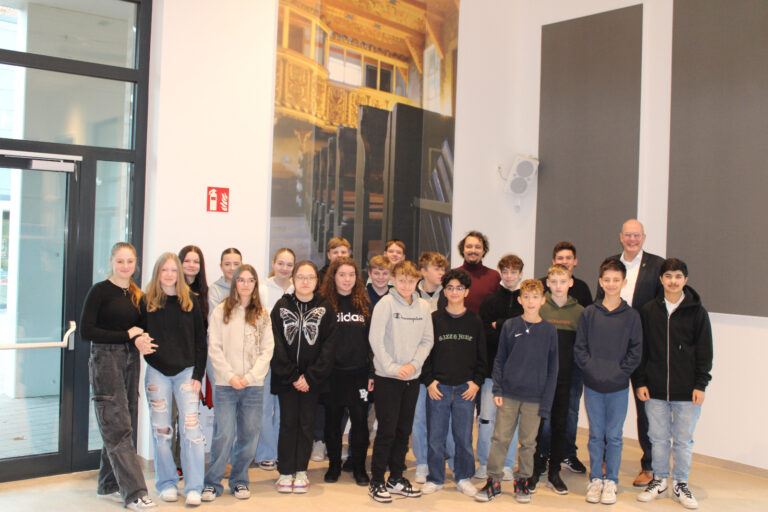 Mehr über den Artikel erfahren Schülerinnen und Schüler des Hölty-Gymnasiums zu Besuch im Rathaus Wietze