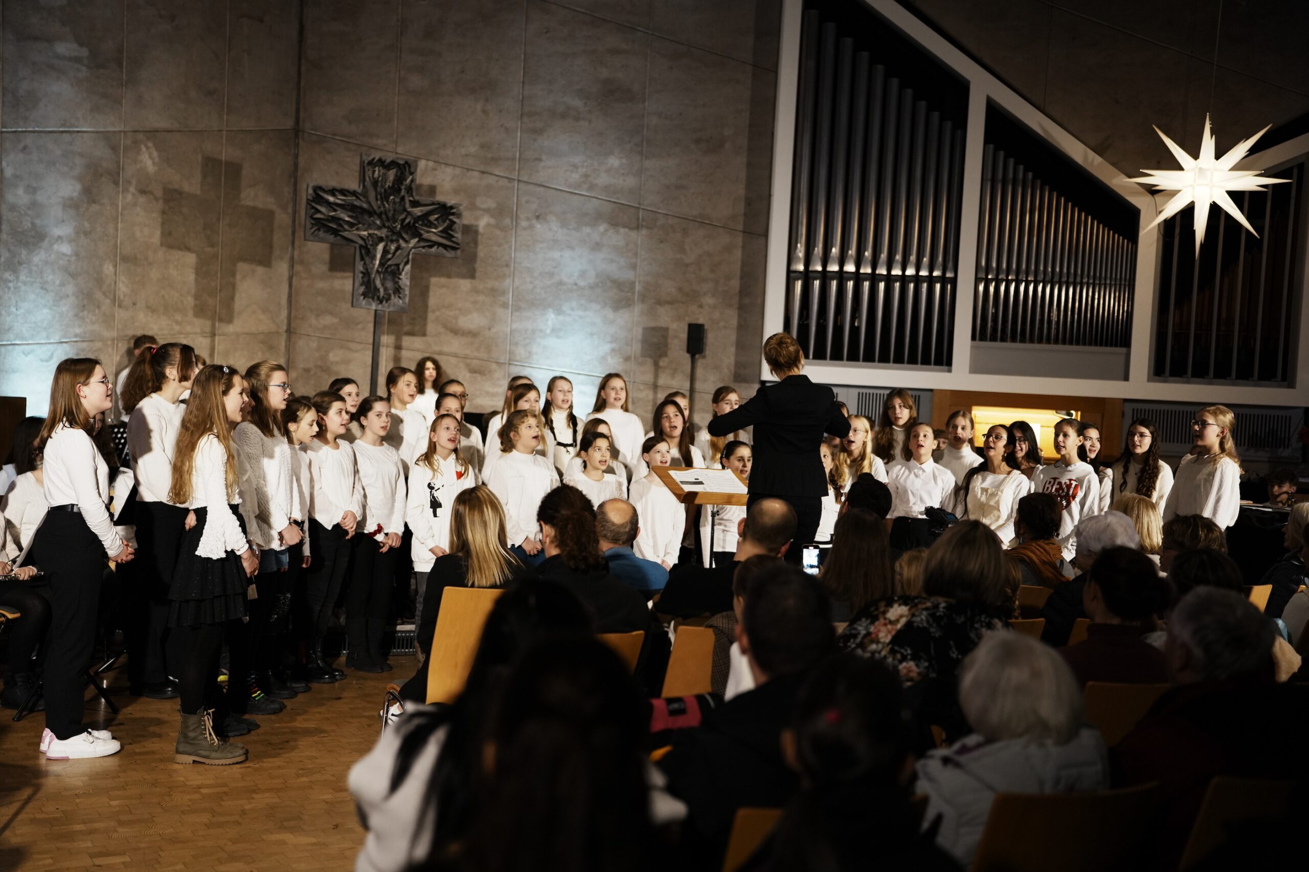 Du betrachtest gerade Internationale Klänge beim Hölty-Weihnachtskonzert in der Pauluskirche