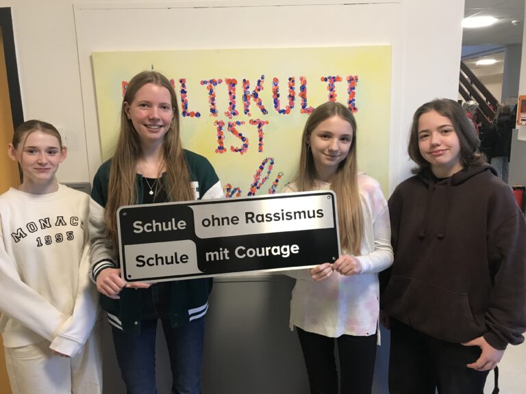 Mehr über den Artikel erfahren „Schule ohne Rassismus – Schule mit Courage“: Schülerinnen klären auf