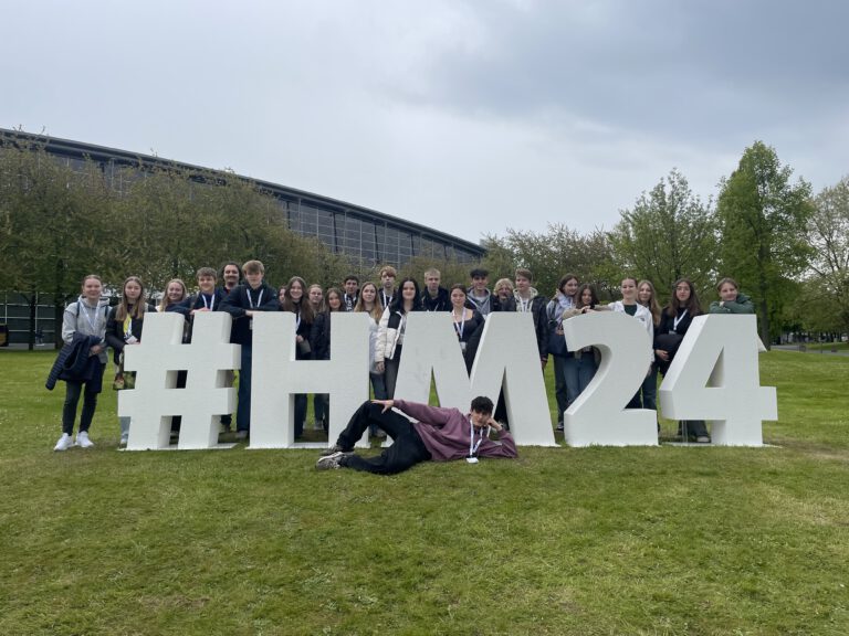 Mehr über den Artikel erfahren Schülerinnen und Schüler des Hölty-Gymnasiums Celle erkunden die Hannover Messe