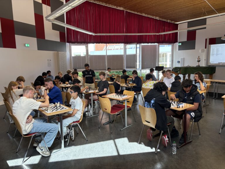 Mehr über den Artikel erfahren Abschied mit König und Dame – 6. Schulschachmeisterschaft am Hölty-Gymnasium
