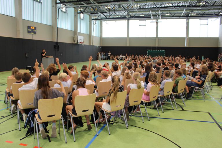 Mehr über den Artikel erfahren Einschulungsfeier am Hölty-Gymnasium: Ein besonderer Jahrgang startet in Hambühren