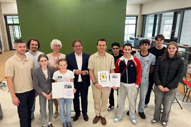 Mehr über den Artikel erfahren Hölty-Gymnasium gewinnt Energiesparpreis – Fest im Neubau feierlich begangen