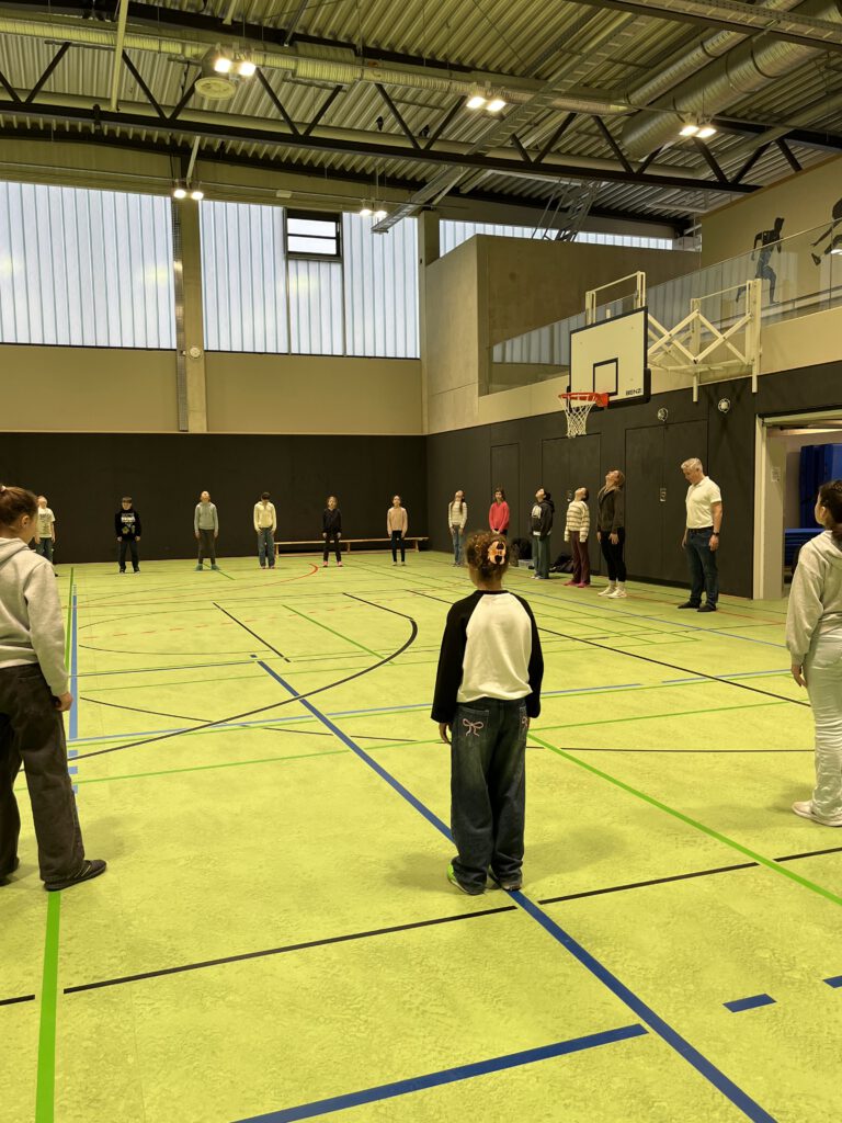 Mehr über den Artikel erfahren Haltung zeigen – Aktion Orthofit mit der Klasse 5a