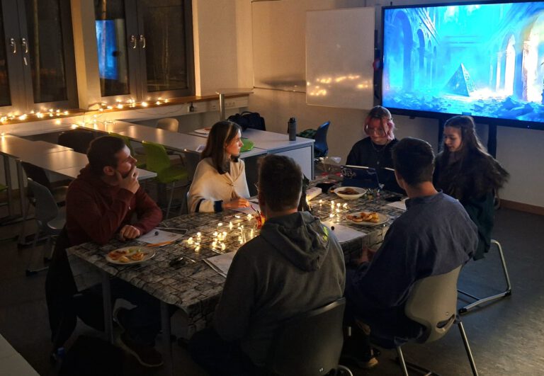 Mehr über den Artikel erfahren Mit Pen & Paper in eine Fantasiewelt – Abenteuer mitten in der Schule