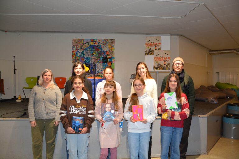 Mehr über den Artikel erfahren Lesetalente begeistern beim Vorlesewettbewerb 2025