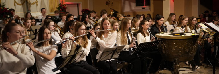 Mehr über den Artikel erfahren Das Hölty mit seinem traditionellen Weihnachtskonzert zum ersten Mal zu Gast in der Kirche St. Johannes der Täufer in Winsen