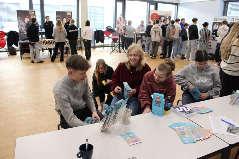 Mehr über den Artikel erfahren Zehnter Jahrgang informiert sich beim Berufswegeparcours