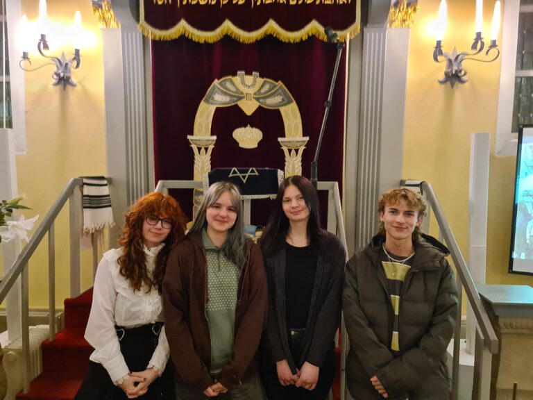 Mehr über den Artikel erfahren Das Hölty-Gymnasium engagiert sich beim Gedenktag für die Opfer des Nationalsozialismus