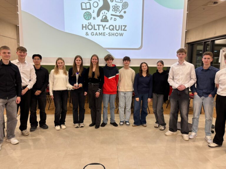 Mehr über den Artikel erfahren Hölty-Quizshow der Jahrgänge 9 und 10: Spannung, Teamgeist und Jubelmomente
