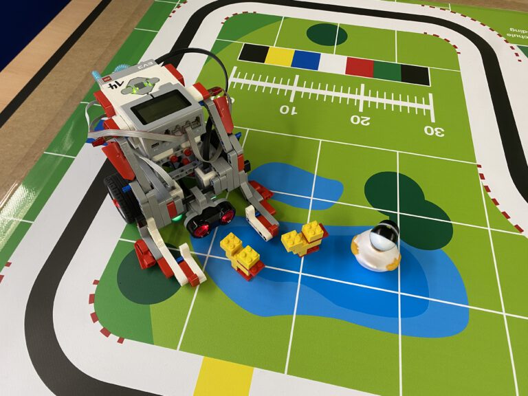 Mehr über den Artikel erfahren Hölty siegreich bei erster Auflage des Roboterwettbewerbs „Ranger-2100“