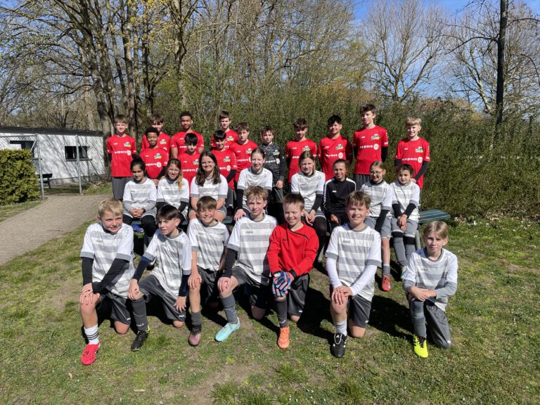 Mehr über den Artikel erfahren Lehrreiche und erfolgreiche Teilnahmen bei JtfO-Fußball