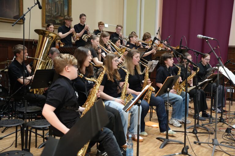 Mehr über den Artikel erfahren Hölty Bigband und YoungStars beim Jugendjazztag Celle