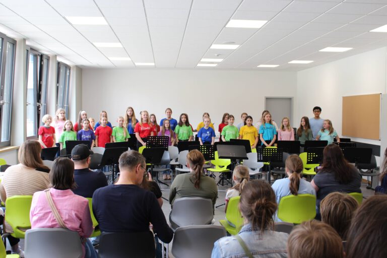 Mehr über den Artikel erfahren „Tag der offenen Tür“ im neuen Hölty-Schulgebäude zieht zahlreiche Besucher an
