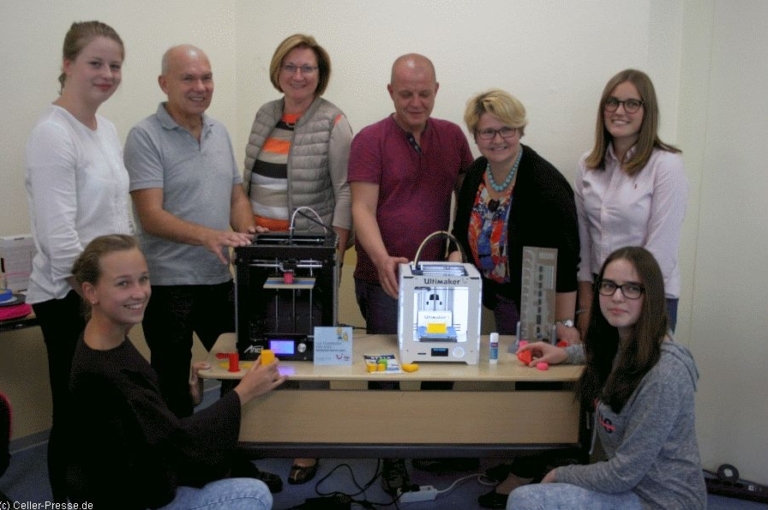 Mehr über den Artikel erfahren TUI-Stiftung unterstützt 3D-Druck-Projekt des Hölty-Gymnasiums (Celler Presse am 13.09.2017)