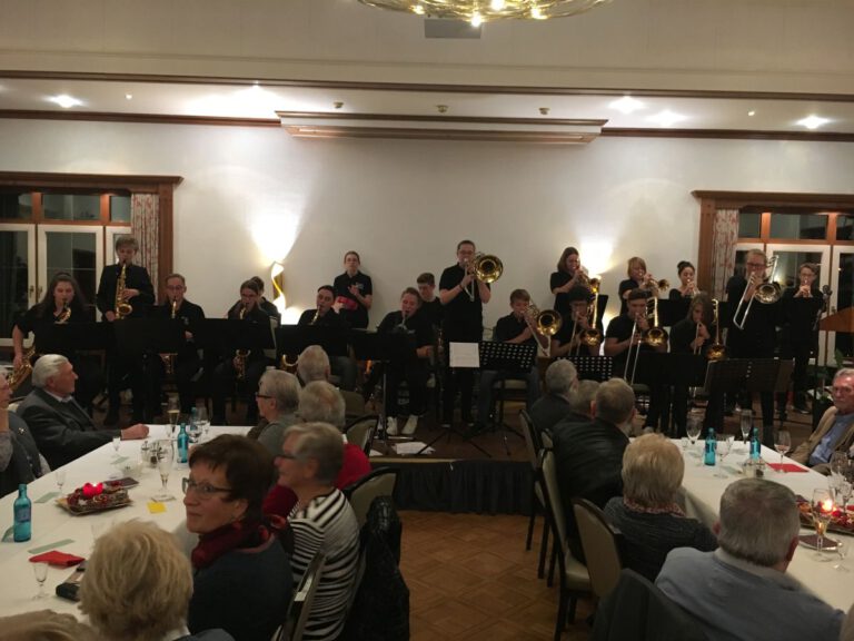 Mehr über den Artikel erfahren Erster Auftritt der „neuen“ Bigband
