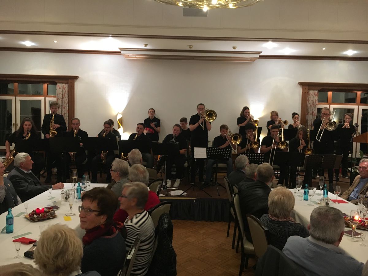 Du betrachtest gerade Erster Auftritt der „neuen“ Bigband
