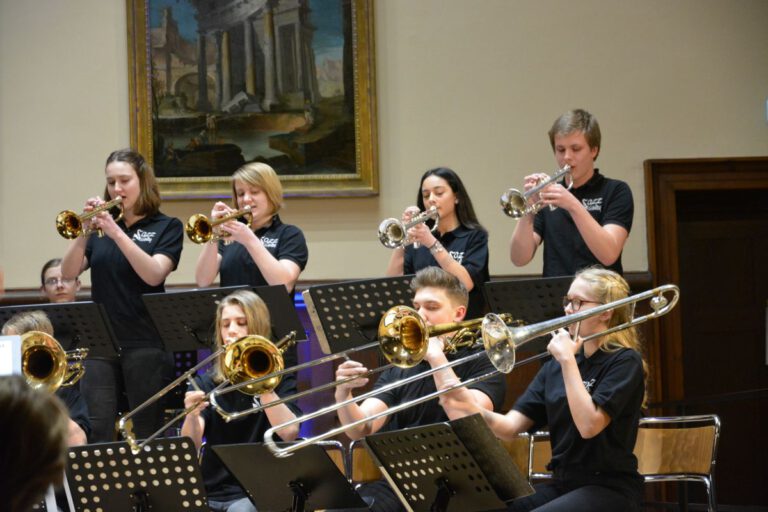 Mehr über den Artikel erfahren Aus zwei mach eins – die Hölty-Bigband in neuer Formation
