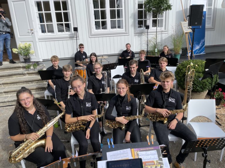 Mehr über den Artikel erfahren Hölty Bigband spielt bei Eröffnung des Prinzenpalais