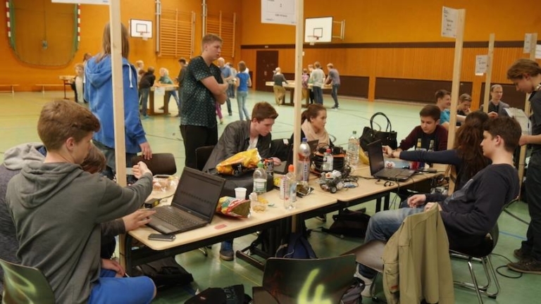 Mehr über den Artikel erfahren Rekordbeteiligung bei Robotermeisterschaft “Celle Mindstorms Challenge”