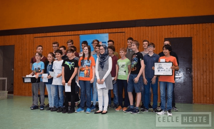 Mehr über den Artikel erfahren Schüler bauen Roboter: 33 Teams lieferten sich ehrgeizigen Wettstreit (CelleHeute am 24.05.2017)