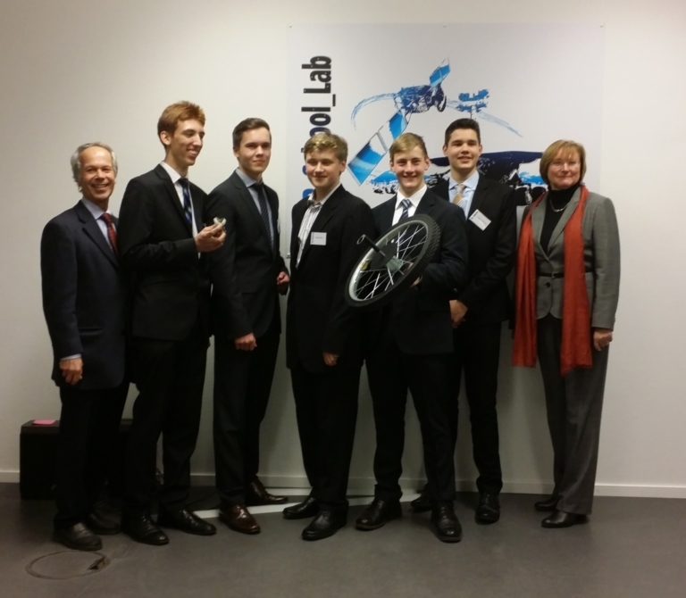 Mehr über den Artikel erfahren Hölty stellt Sieger des DLR_School_Lab-Preis 2014 (mit Video)