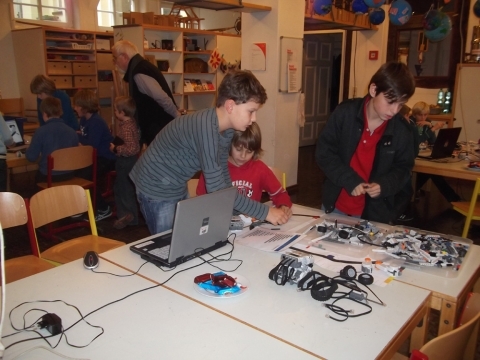 Du betrachtest gerade Schnuppern im Quadrat – Lego-Mindstorms-Roboter