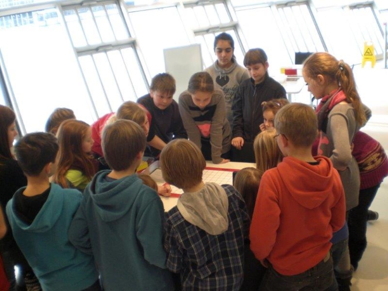 Mehr über den Artikel erfahren Ausflug der Klassen 5a und 5b ins Phaeno
