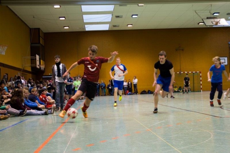 Mehr über den Artikel erfahren Fußballturnier in der Vorweihnachtszeit