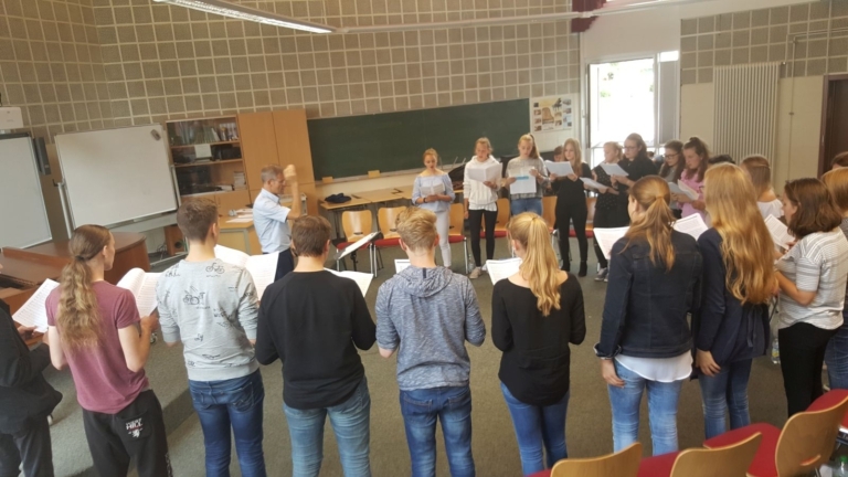 Mehr über den Artikel erfahren Mit Fried und Freud: Höltyschüler üben Gregorianische Gesänge und Werke von Praetorius