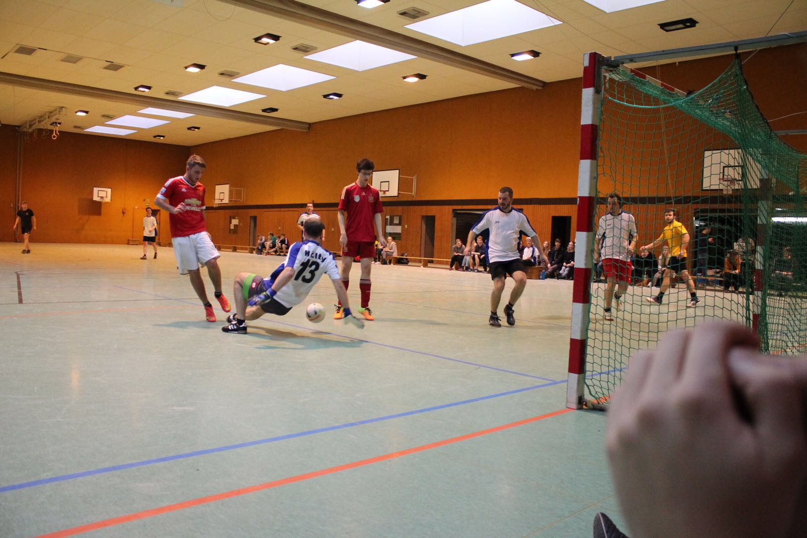 Du betrachtest gerade Fußballturnier mit starker Lehrermannschaft