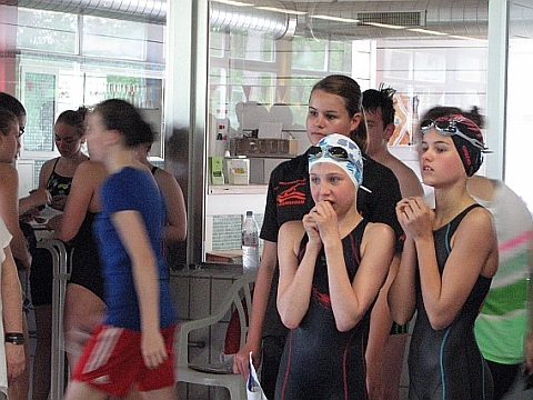 Mehr über den Artikel erfahren Hölty-Schwimmerinnen qualifizieren sich für den Landesentscheid bei Jugend trainiert für Olympia