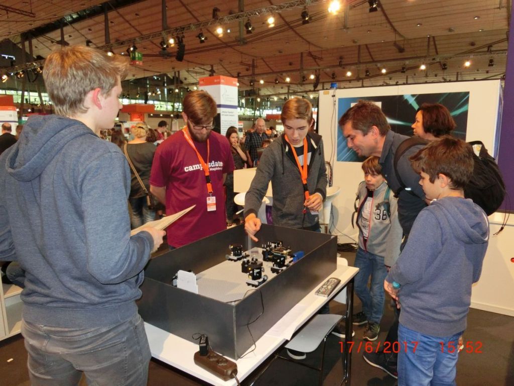 Du betrachtest gerade „Von der Lichtuhr zur Zeitdilatation“ – Höltyaner auf der IdeenExpo 2017