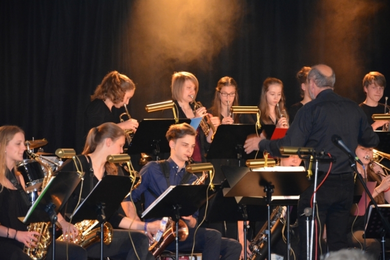 Mehr über den Artikel erfahren Lockeres „Jazz in the Gym“ am Hölty-Gymnasium