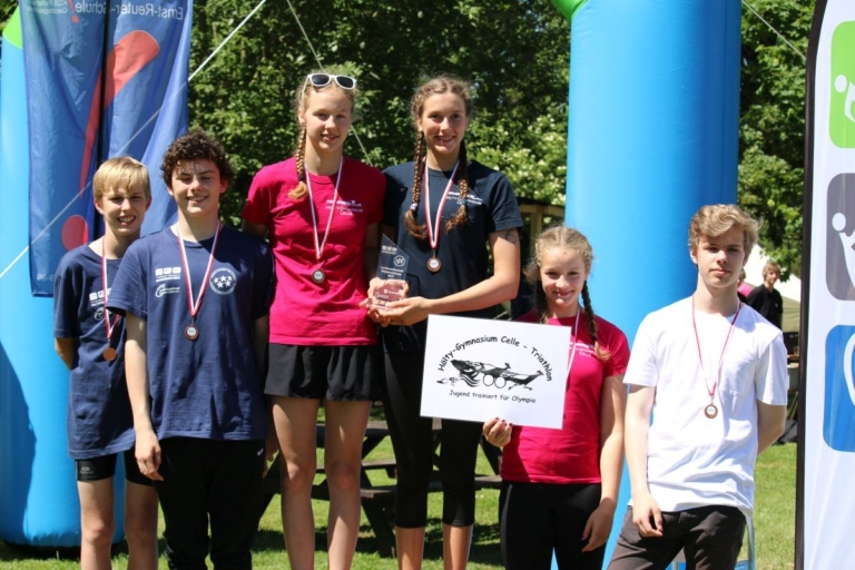 Mehr über den Artikel erfahren Triathlon-Team holt dritten Platz bei Landesentscheid (Bilder)
