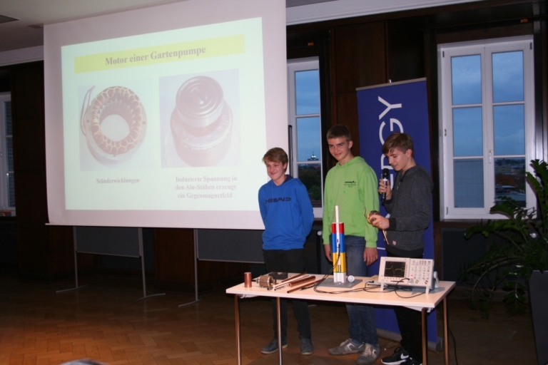 Mehr über den Artikel erfahren Hölty-Schüler referieren im „Haus der Wissenschaft“