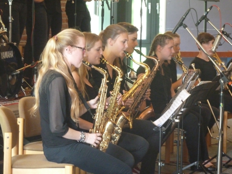 Mehr über den Artikel erfahren Die Hölty-Bigband überzeugt und begeistert beim 18. Celler Jugendjazztag