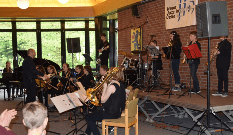 Mehr über den Artikel erfahren Die Hölty Bigbands beim Celler Jugendjazztag 2017