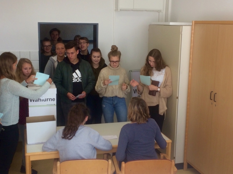 Mehr über den Artikel erfahren Juniorwahl zum Bundestag 2017 am Hölty-Gymnasium