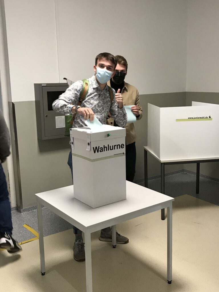 Mehr über den Artikel erfahren Juniorwahl am Hölty-Gymnasium: Dreikampf um das Kanzleramt