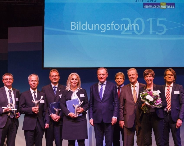 Mehr über den Artikel erfahren Herr Bach erhielt Preis der Stiftung NiedersachsenMetall
