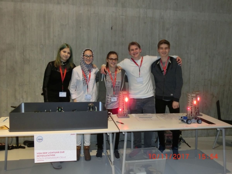 Mehr über den Artikel erfahren „Hölty-Lichtuhr“ auf „Zeitreise“ zur Mini-Maker-Fair im Phaeno in Wolfsburg