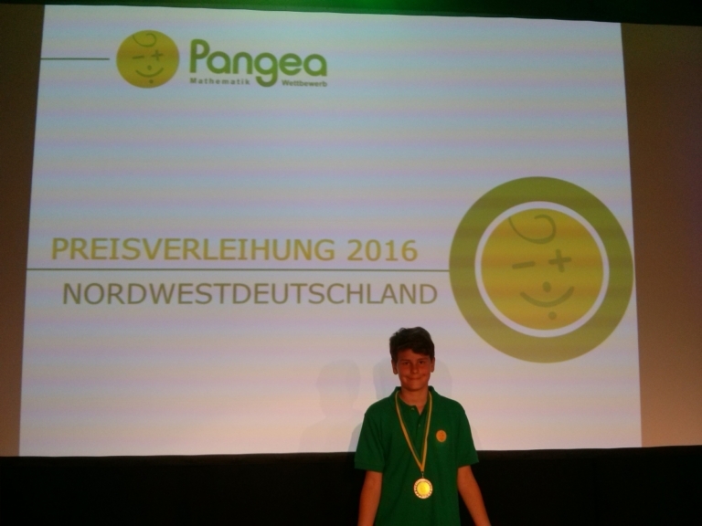Mehr über den Artikel erfahren Höltyaner mit herausragendem Erfolg beim PANGEA-Mathematikwettbewerb 2016