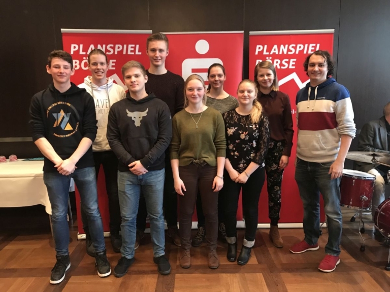 Mehr über den Artikel erfahren Erfolgreiche Teilnahme am Planspiel Börse