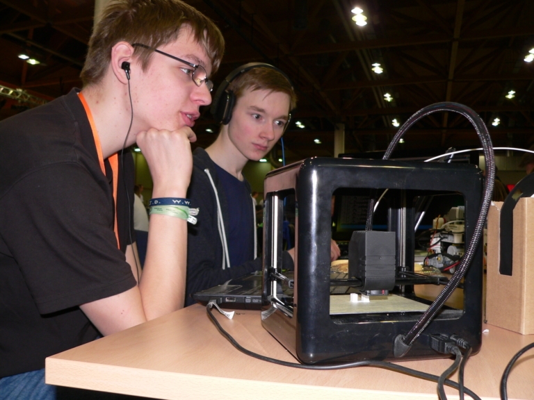 Mehr über den Artikel erfahren Hölty-Roboterteam nahm am RoboCup Junior Finale teil