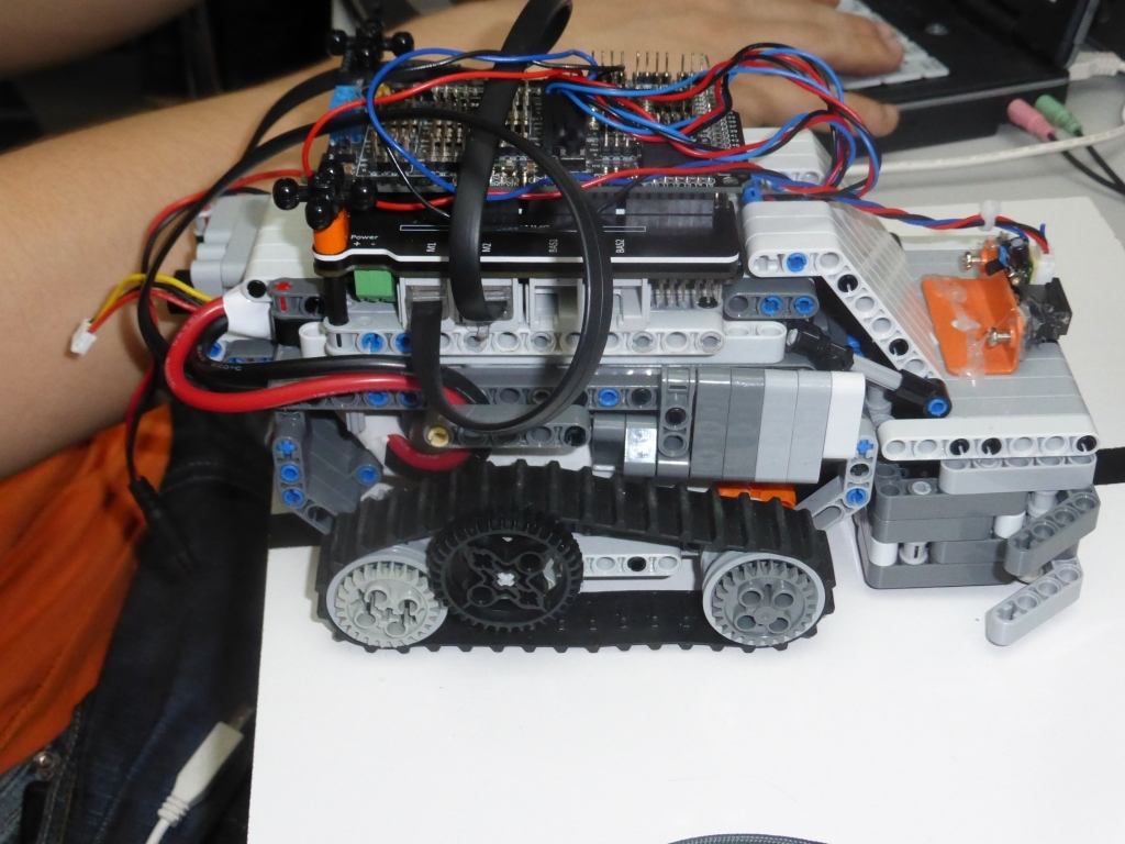 Du betrachtest gerade Roboterteam qualifiziert sich für RoboCup German Open 2014 in Magdeburg