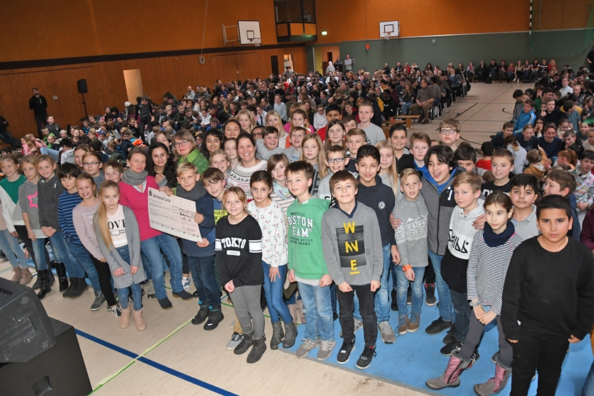 Du betrachtest gerade Höltyaner geben Weihnachtsfreude an das Onkologische Forum weiter (CelleHeute am 20.12.2019)