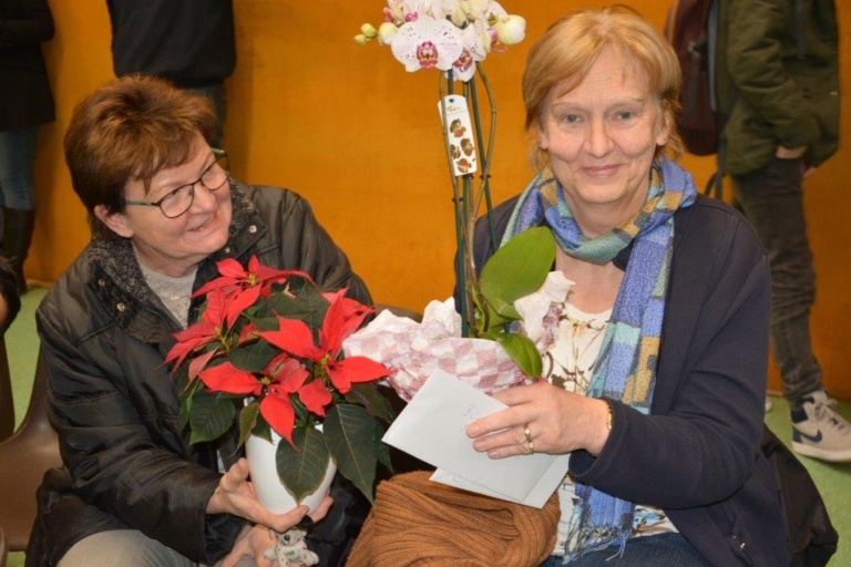 Mehr über den Artikel erfahren Von tollen Schülerleistungen, Spendenchecks und wehmütiger Verabschiedung – die Schulversammlung kurz vor Weihnachten